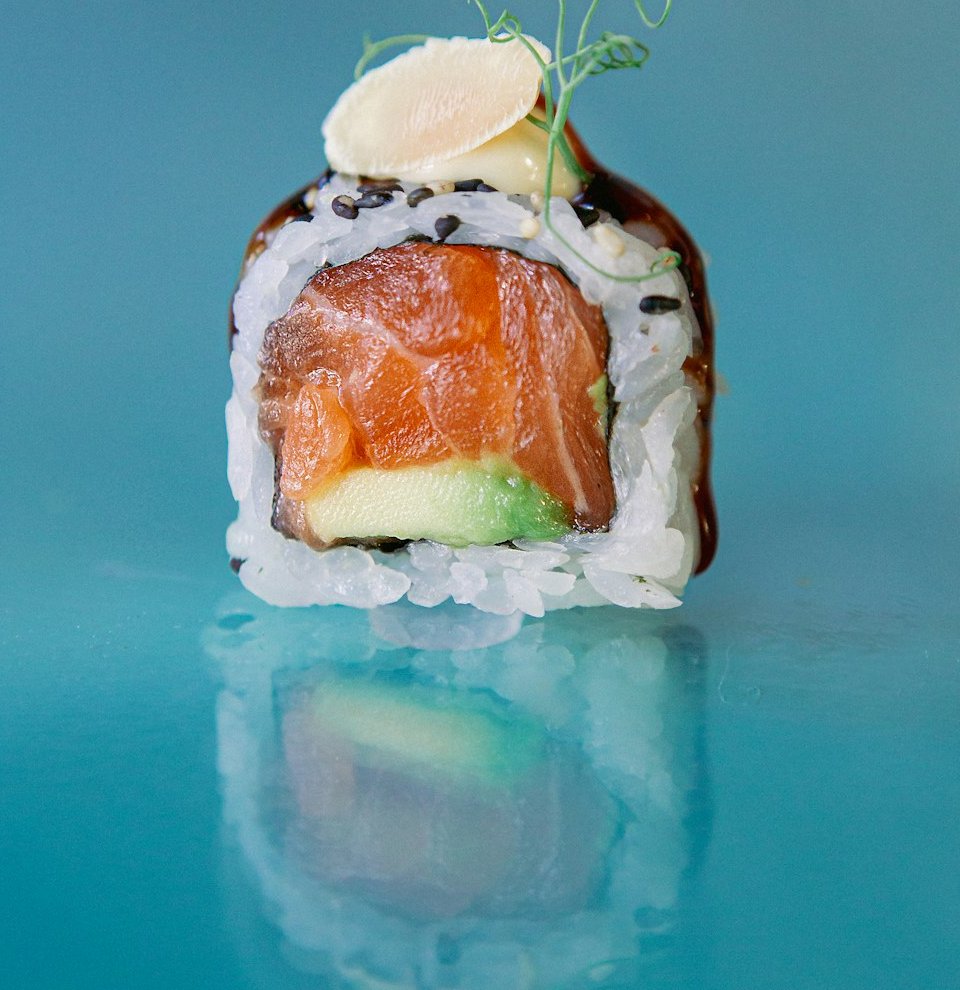 60. Maki Salmon & Avocado