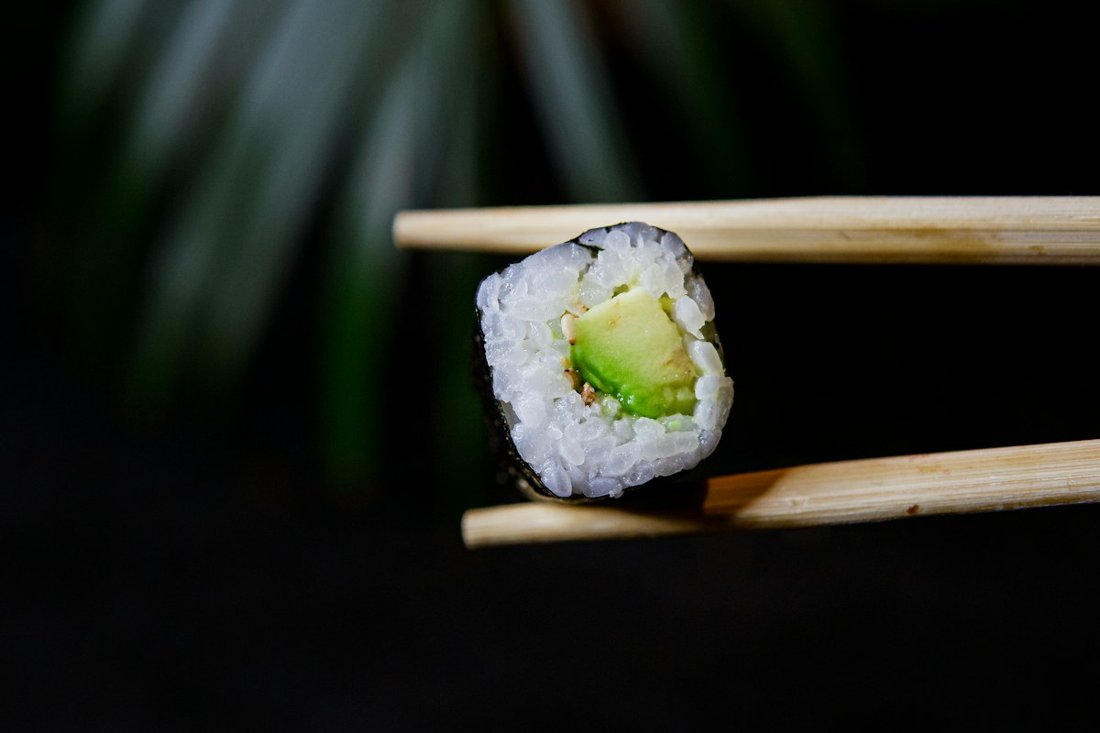 64. Maki Avocado