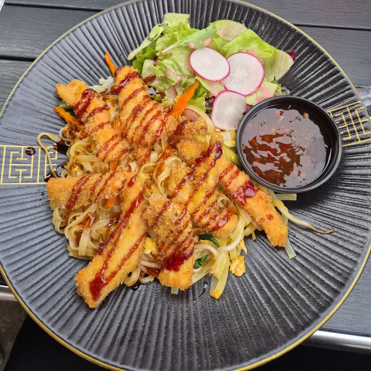 33B1. Phở Xào - Fried Rice Noodles – Crispy chicken fillet