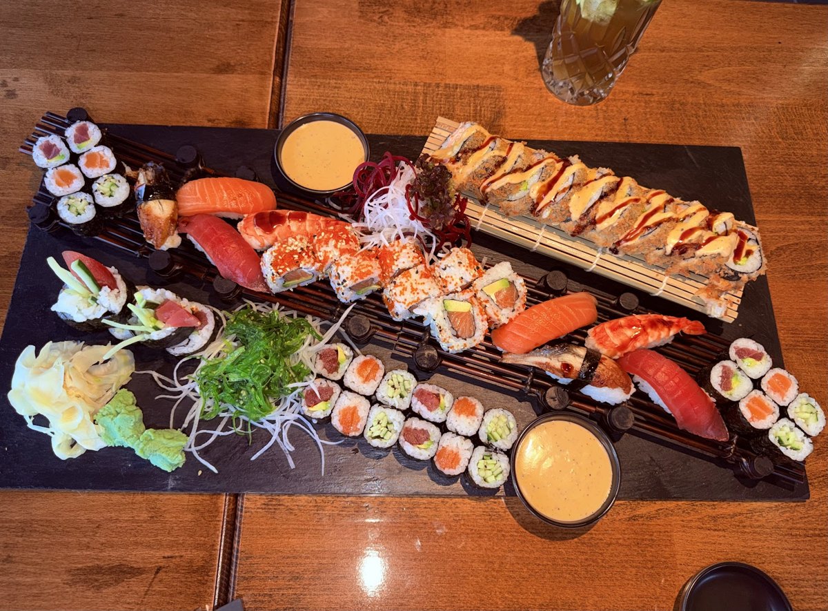 100. Sakura Set (for 2–3 persons)